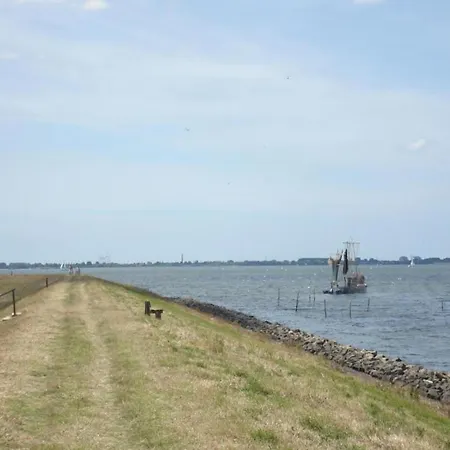 House With Dishwasher, 19 Km From Hoorn Casa vacanze